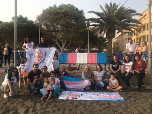 FOTONOTICIA. Unas 30 personas participan en el acto por el Día Internacional de la Visibilización Trans