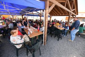 FOTONOTICIA. Más de 200 personas mayores del municipio se reúnen en un almuerzo en Tesejerague